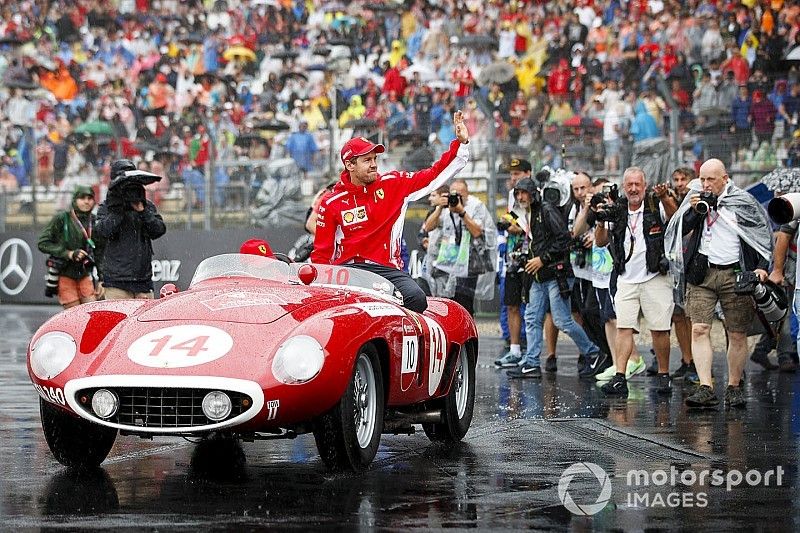 «Предпочитаем старое». Руководитель Ferrari пояснил, почему Феттелю не стали «бесплатно» менять мотор