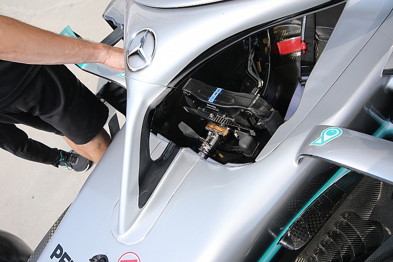 Hamilton Vettel kuplungjára vált