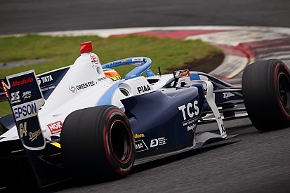 Sensacional pole de Alex Palou bajo la lluvia en Fuji