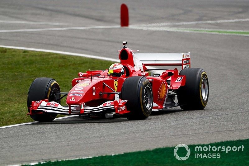 Fotos: la exhibición de Mick Schumacher con el F2004 de su padre