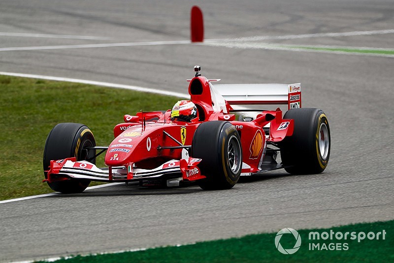 Fotos: la exhibición de Mick Schumacher con el F2004 de su padre