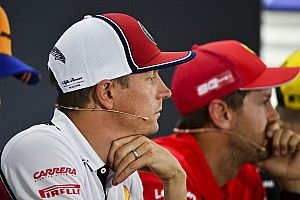Vettel vajon mit mutogatott Kiminek?