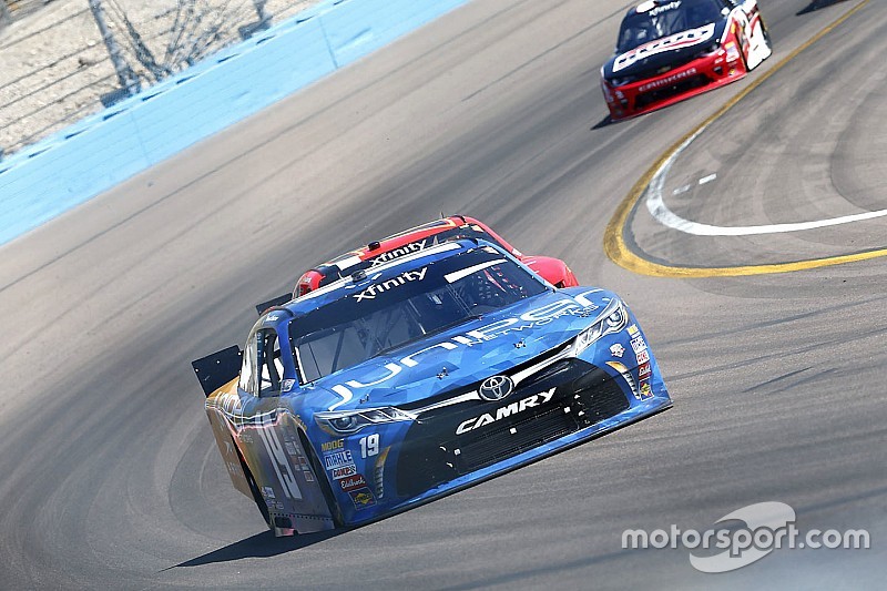 Gana Busch, pero Suárez amplía liderato en campeonato de Xfinity