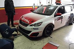 Ai test di Valencia c'è anche la Peugeot 308 Racing Cup TCR!