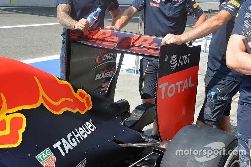 Red Bull Racing RB12, achtervleugel