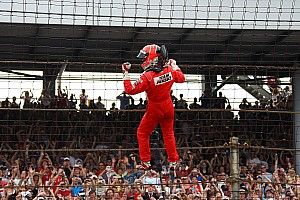 GALERIA: A carreira de Castroneves, aniversariante do dia