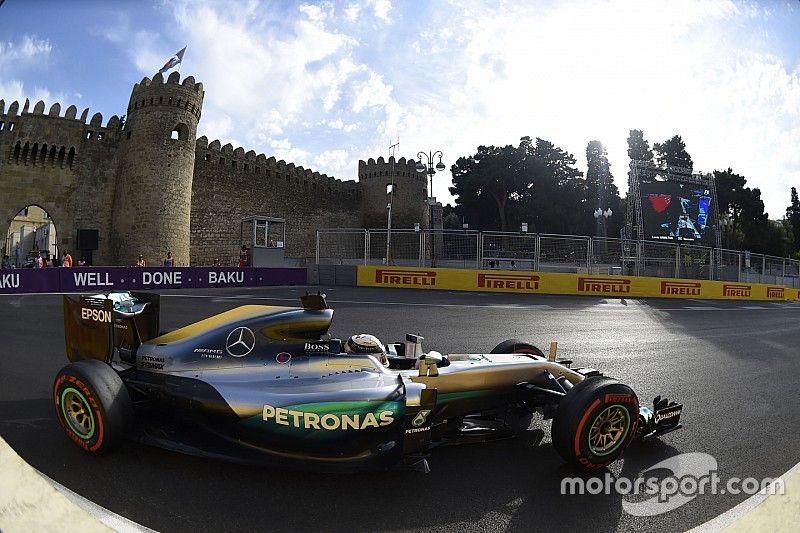 Mercedes relativise l'importance du temps perdu, Hamilton sceptique