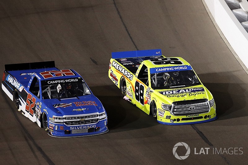 Stewart Friesen leads trio of Canadian drivers at Phoenix