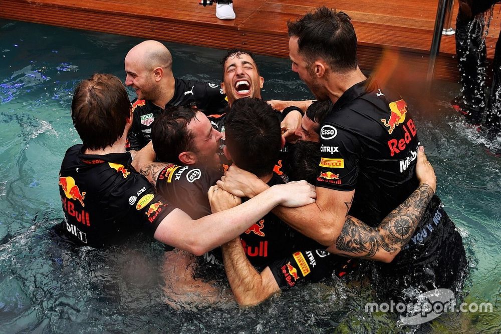 Race winner Daniel Ricciardo, Red Bull Racing celebrates with the team in the Red Bull Racing Energy Station swimming pool