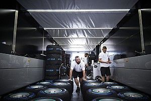 Pirelli отвергла обвинения в фаворитизме Mercedes