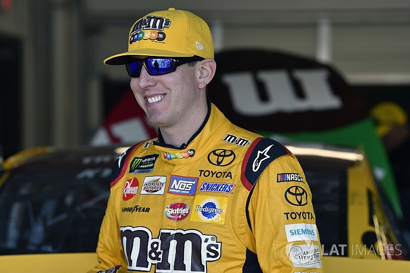 Kyle Busch, líder en los puntos, cree que Harvick aún es superior