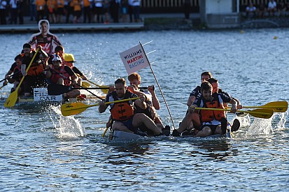 Williams vuelve a la victoria y McLaren al podio... en una balsa