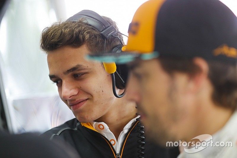 Norris: "Carlos y Fernando están siendo una gran ayuda para mí y McLaren"