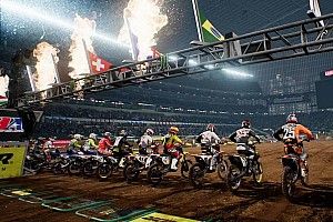 Supercross, el videojuego: barro, adrenalina y circuitos propios