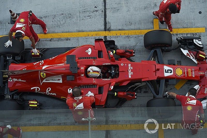 Sebastian Vettel, Ferrari SF70H hace una práctica de pitstop