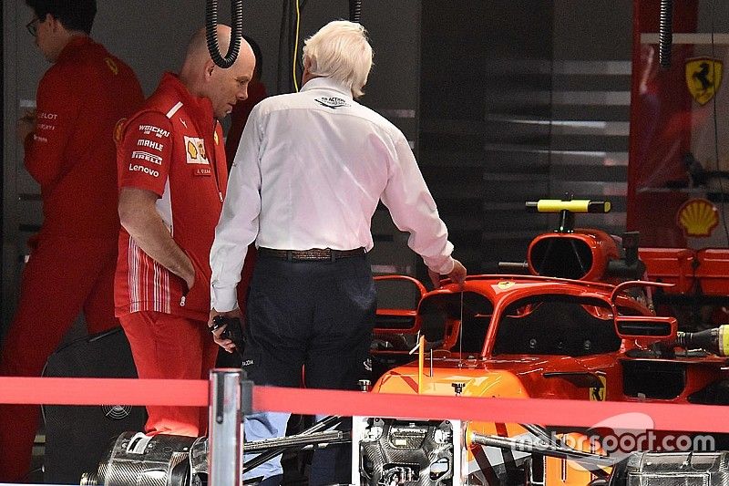 Charlie Whiting, Ferrari SF71H, con gli specchietti montati sull'halo