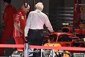 Уайтинг пришел в боксы Ferrari с фотоаппаратом. Что его привлекло?