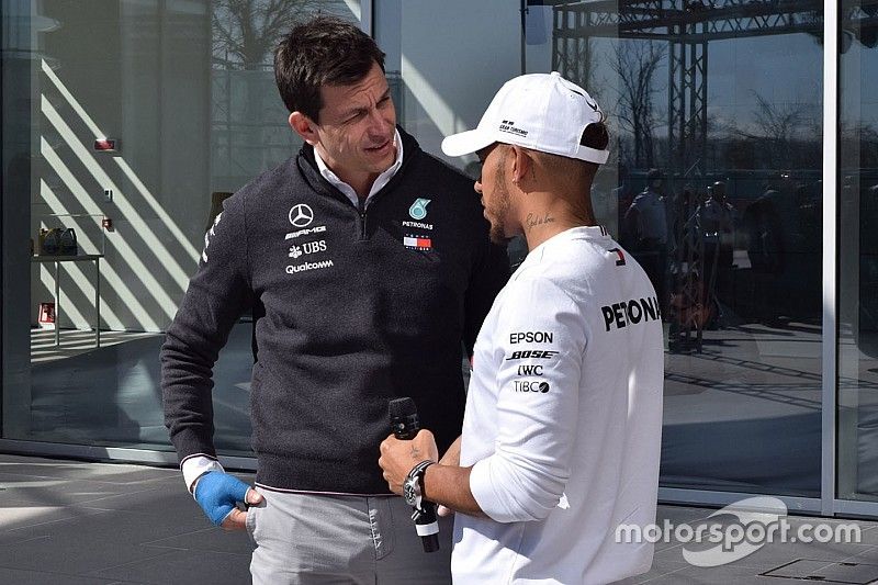 Hamilton está más cerca de la renovación con Mercedes que Bottas