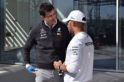 Hamilton és Wolff beszélget, 1. rész: "Teljesítek, különben elkezded az asztalt verni..."