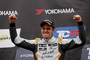 Azcona disputará el WTCR con un Cupra del equipo PWR