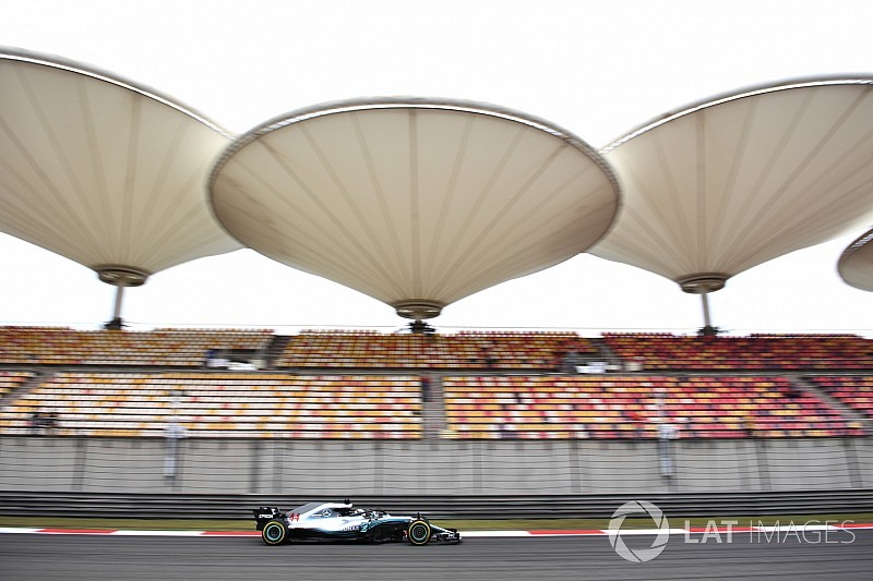 Hamilton lidera la primera práctica