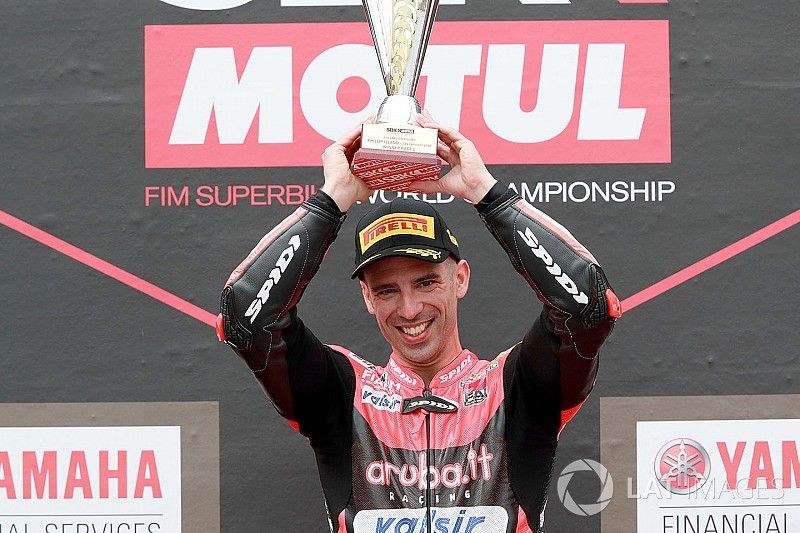 Phillip Island SBK: Parmak ucu kadar farkla Melandri kazandı! Toprak 10. sırada!