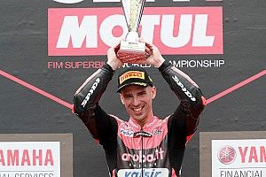 Phillip Island SBK: Parmak ucu kadar farkla Melandri kazandı! Toprak 10. sırada!
