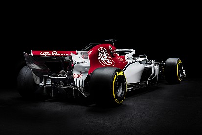 Egészen közelről a Halo az Alfa Romeo Sauber versenygépén