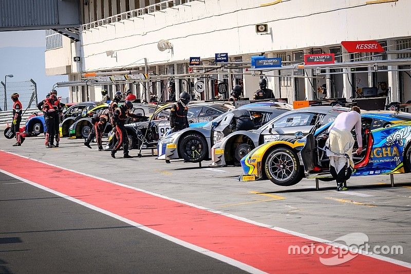 Cars in pitlane