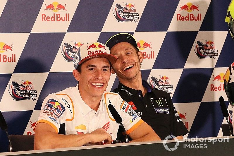 Márquez: “Nos dimos la mano con Rossi porque se dio, era el momento justo”