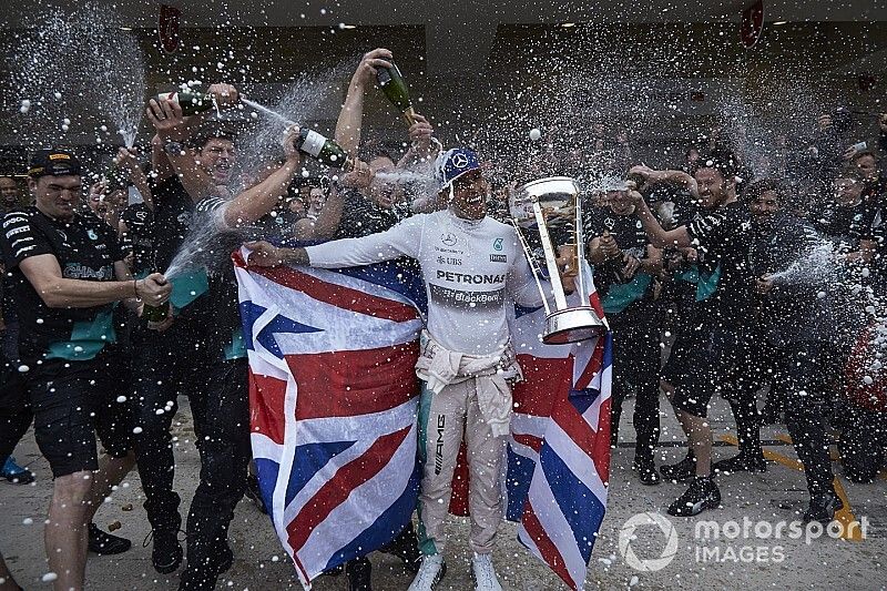 Lewis Hamilton, Mercedes AMG, celebrates with his team