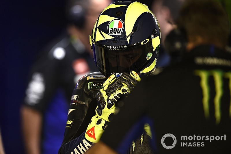 Video: sulla Yamaha di Valentino Rossi si rompe la catena nella FP1 di Le Mans