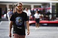 F1引退レースで『招待状』と書かれたTシャツを着用したベッテル、その真意を明かす