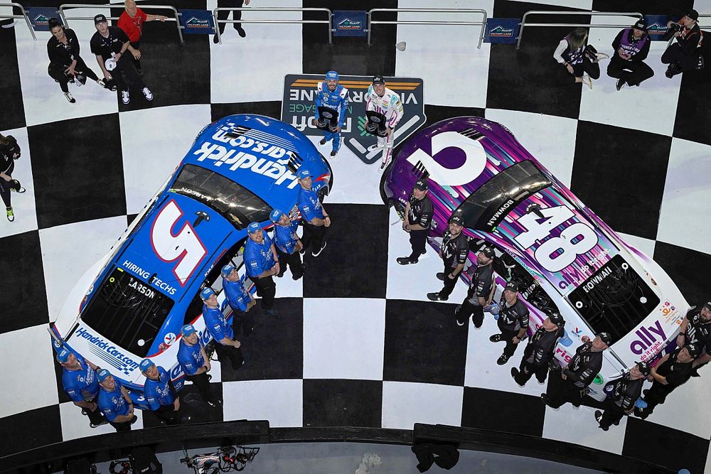 Kyle Larson, Hendrick Motorsports, HendrickCars.com Chevrolet Camaro, Alex Bowman, Hendrick Motorsports, Ally Chevrolet Camaro
