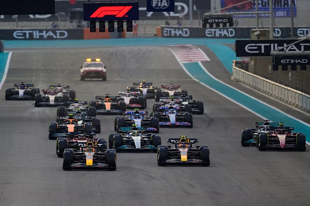 Max Verstappen, Red Bull Racing RB18, Sergio Perez, Red Bull Racing RB18, Carlos Sainz, Ferrari F1-75