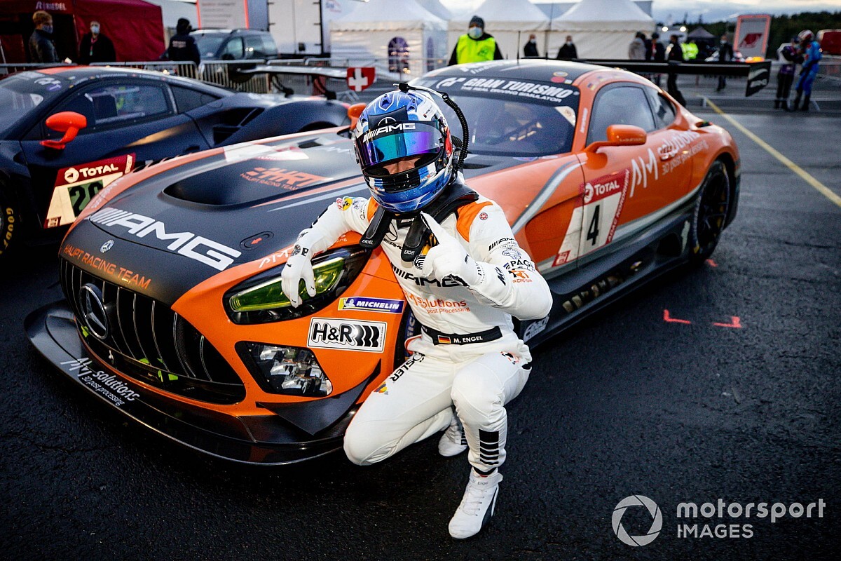 24h Nurburgring: Maro Engel regala la pole alla Mercedes