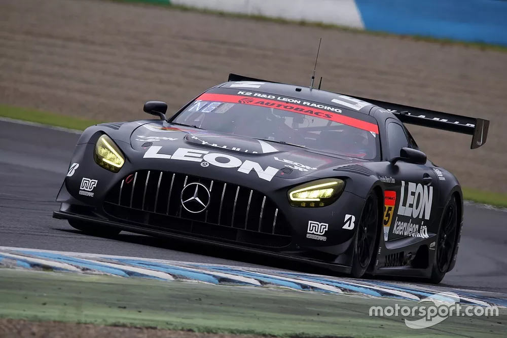 #65 LEON PYRAMID AMG