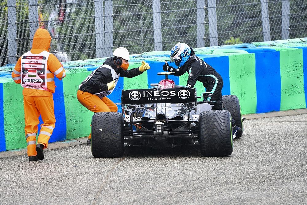 Bottas son yarışlarda neden startlarda yavaş kaldığını merak ediyor