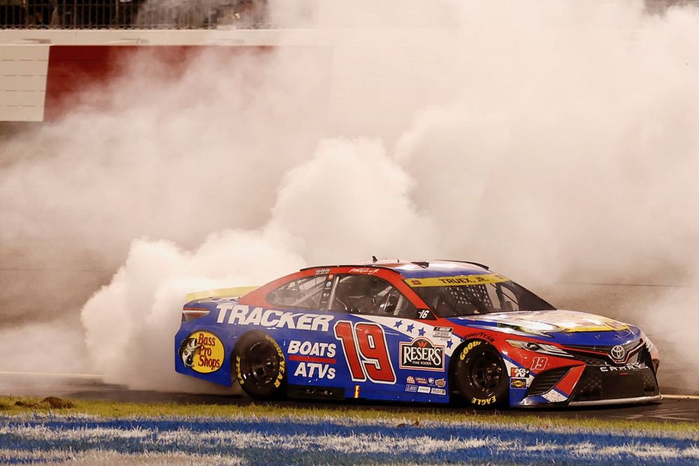 NASCAR Richmond: Martin Truex Jr. siegt bei Gibbs-Dreifacherfolg