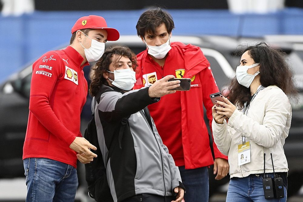 Sainz: "Leclerc'le olan ilişkim daha iyi olamazdı"