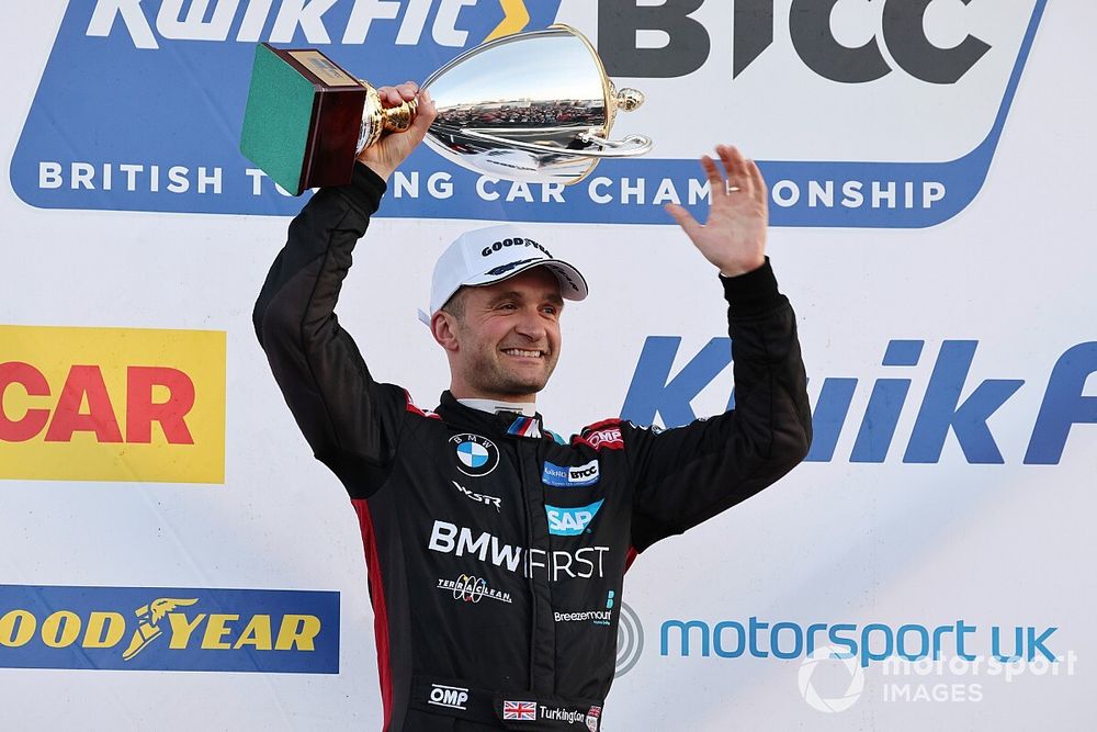 Donington Park BTCC: Turkington dominates for his 60th win