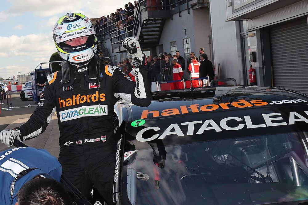 Donington Park BTCC: Shedden fends off Lloyd for victory