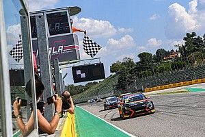 TCR Italy: Ceccon trionfa in Gara 2 ad Imola fra le scintille