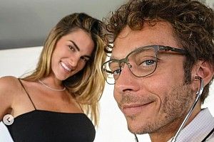 今季引退のバレンティーノ・ロッシ、パートナーの妊娠を発表。キャリア第二章は“一児の父”