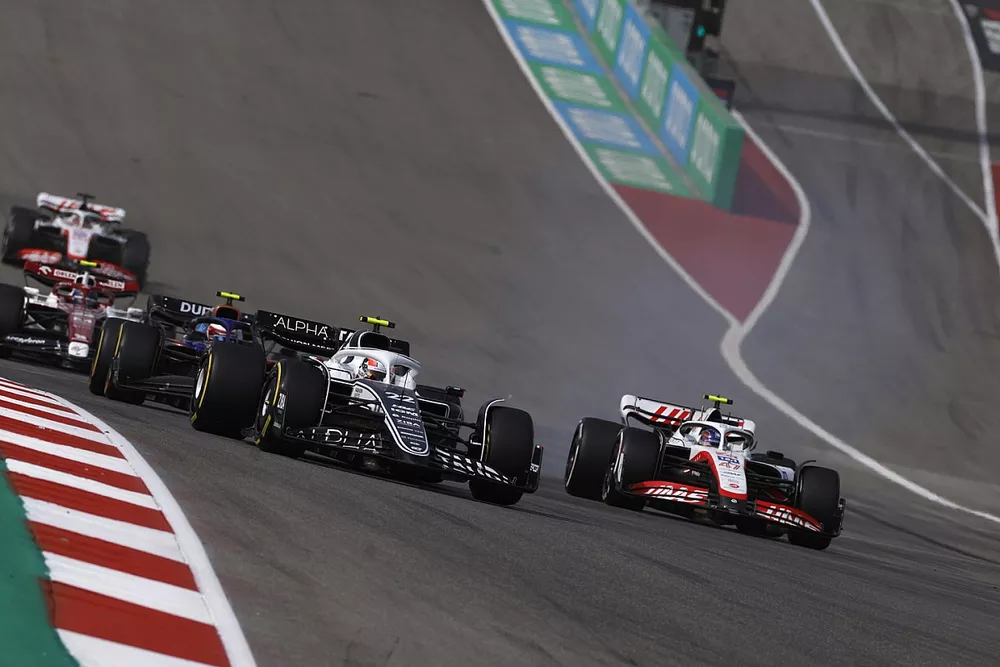Yuki Tsunoda, AlphaTauri AT03, Mick Schumacher, Haas VF-22, Nicholas Latifi, Williams FW44