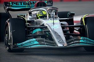 Autótörés az Aston Martinnál, Hamilton az élen a szingapúri FP1-en!
