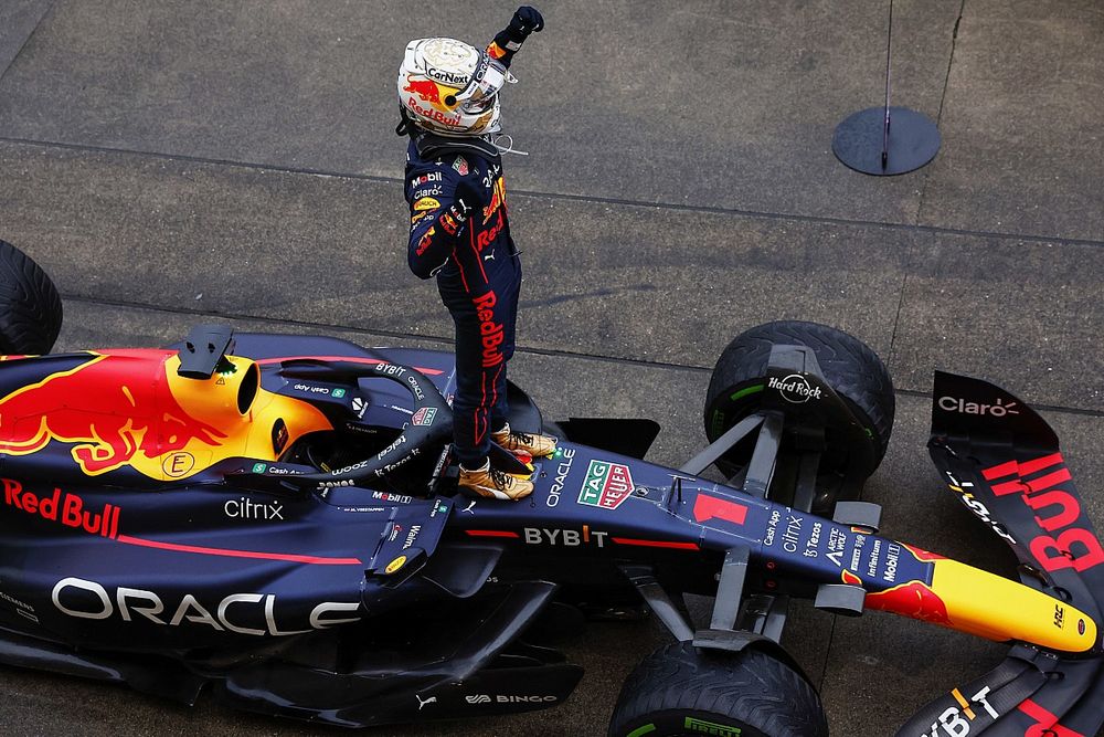 Max Verstappen, Red Bull Racing, 1&ordf; posici&oacute;n, celebra su llegada al Parc Ferme