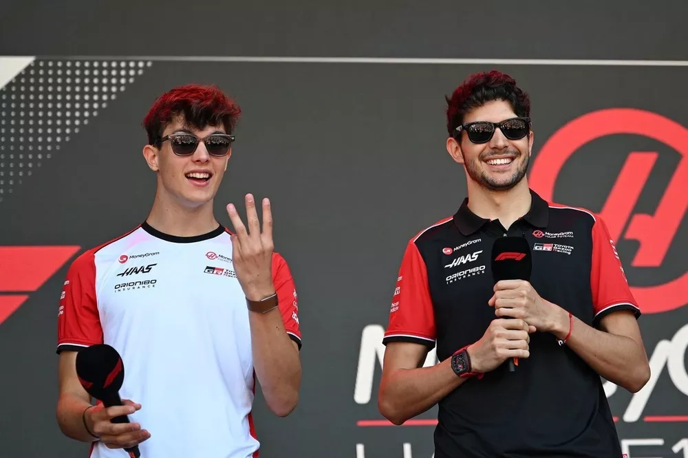 Esteban Ocon, Haas F1 Team, Oliver Bearman, Haas F1 Team