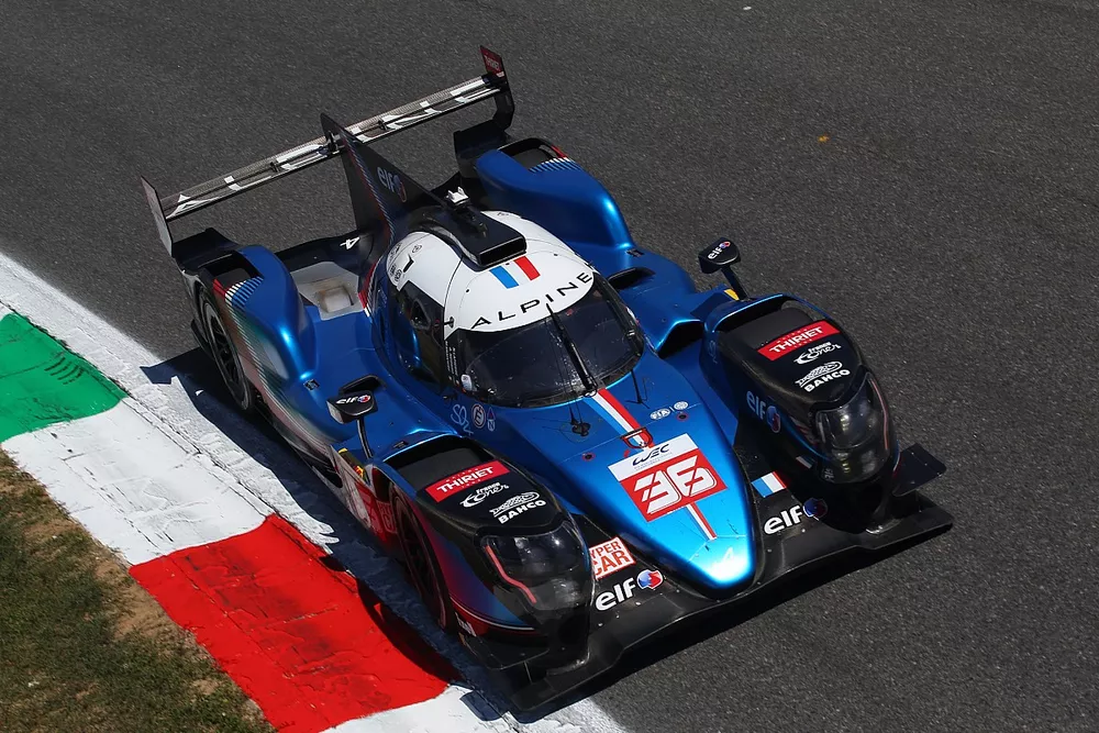 #36 Alpine Elf Team Alpine A480 - Gibson de Andre Negrao, Nicolas Lapierre, Matthieu Vaxiviere