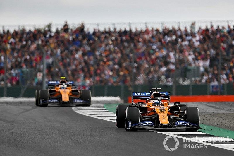 Carlos Sainz Jr., McLaren MCL34, leads Lando Norris, McLaren MCL34